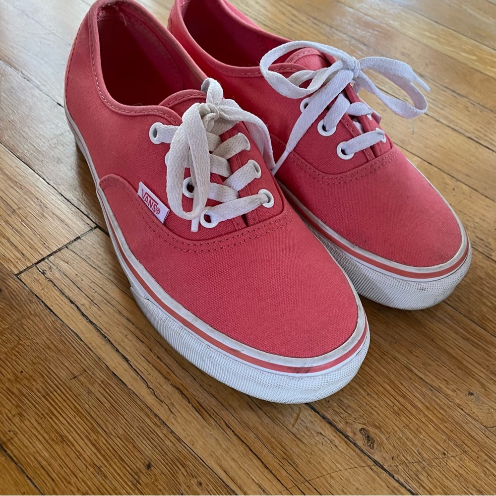 Woman’s Vans UA Authentic size 7